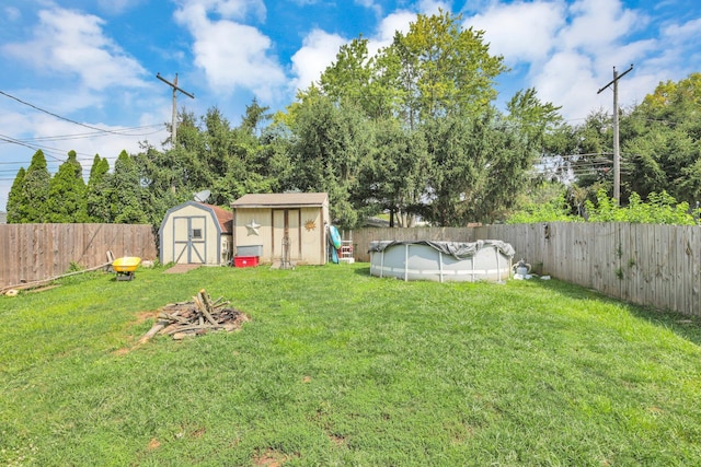 718 Bradwell Dr, Columbus, OH 43207 - fenced backyard featuring a storage shed