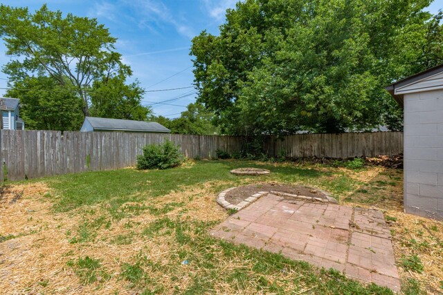 340 Danhurst Rd, Columbus, OH 43228 - fenced backyard featuring a patio area