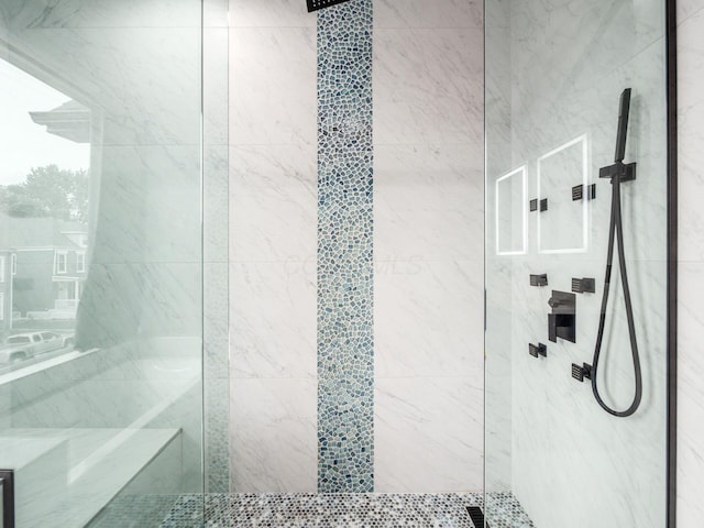 241 N 17th St, Columbus, OH 43203 - full bath with a marble finish shower