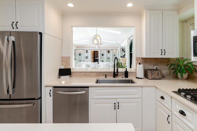 233 Preston Rd, Columbus, OH 43209 - kitchen with stainless steel appliances, decorative backsplash, white cabinets, vaulted ceiling, and light countertops