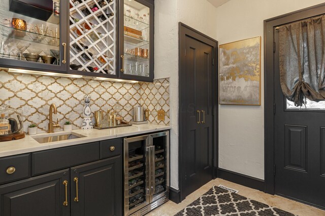 233 Preston Rd, Columbus, OH 43209 - indoor wet bar with beverage cooler and backsplash
