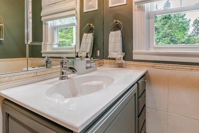 233 Preston Rd, Columbus, OH 43209 - bathroom with vanity