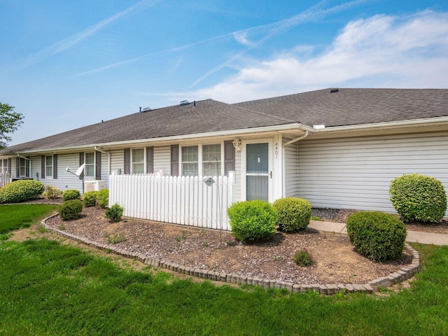 4401 Hammerton Dr Unit 13A, Columbus, OH 43228 - view of front of house with roof with shingles and a front yard