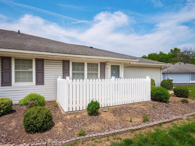4401 Hammerton Dr Unit 13A, Columbus, OH 43228 - view of front facade featuring roof with shingles