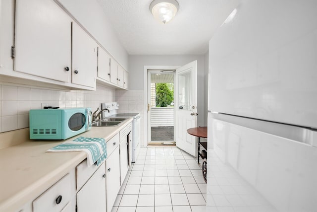 4388 Allen Dr, Columbus, OH 43213 - laundry room featuring light tile patterned floors and a textured ceiling