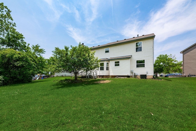 2840 Harnet Ct, Columbus, OH 43231 - back of house featuring a lawn