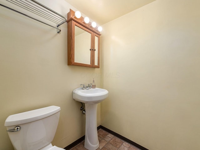 668 Kenilworth Ct, Columbus, OH 43230 - half bathroom with baseboards and stone finish floors