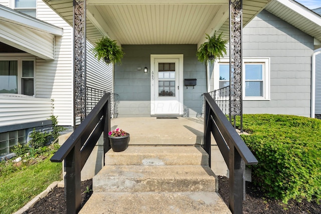 685 S Hague Ave, Columbus, OH 43204 - view of exterior entry with covered porch
