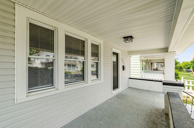 1233 Oakwood Ave, Columbus, OH 43206 - view of covered porch