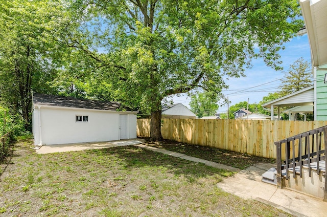 1233 Oakwood Ave, Columbus, OH 43206 - view of yard featuring an outdoor structure and a patio area