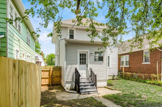 1233 Oakwood Ave, Columbus, OH 43206 - rear view of house featuring entry steps