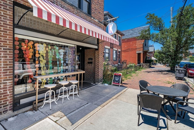 248 E Whittier St, Columbus, OH 43206 - view of patio featuring outdoor dining area
