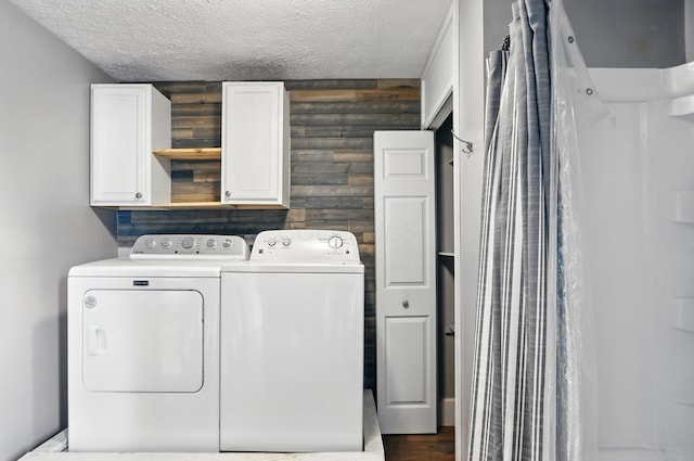 835 Rogers St, Bucyrus, OH 44820 - laundry room featuring washer and clothes dryer and a textured ceiling