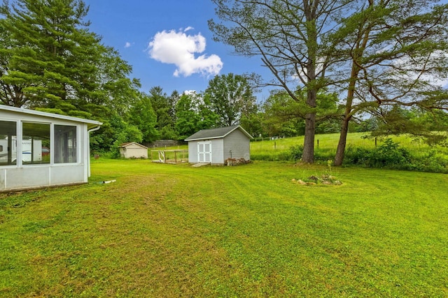 1508 W Hanley Rd, Mansfield, OH 44904 - view of grassy yard with a storage unit, a sunroom, and view of wooded area