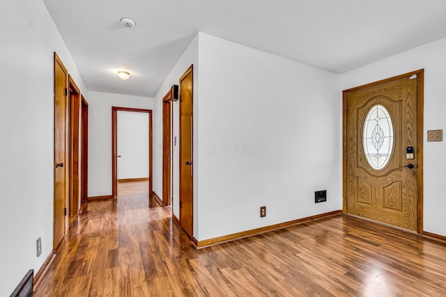 1508 W Hanley Rd, Mansfield, OH 44904 - entryway with wood finished floors