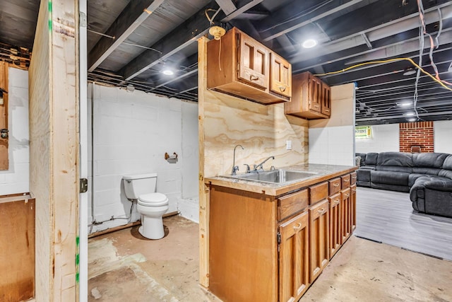 1508 W Hanley Rd, Mansfield, OH 44904 - bathroom with vanity and unfinished concrete floors