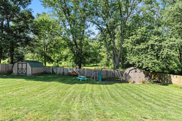 65 Jeffery Ln SE, Heath, OH 43056 - fenced backyard featuring a shed