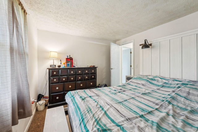699 Cherry Hollow Rd Unit A, Columbus, OH 43228 - carpeted bedroom featuring a textured ceiling