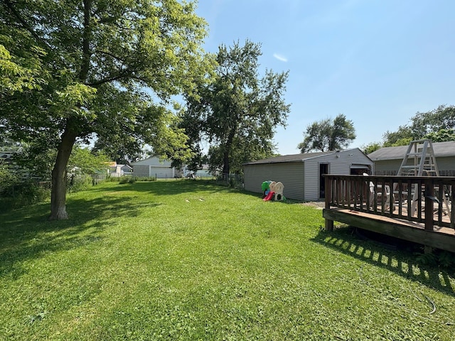 659 E Mark St, Marion, OH 43302 - view of yard with a deck
