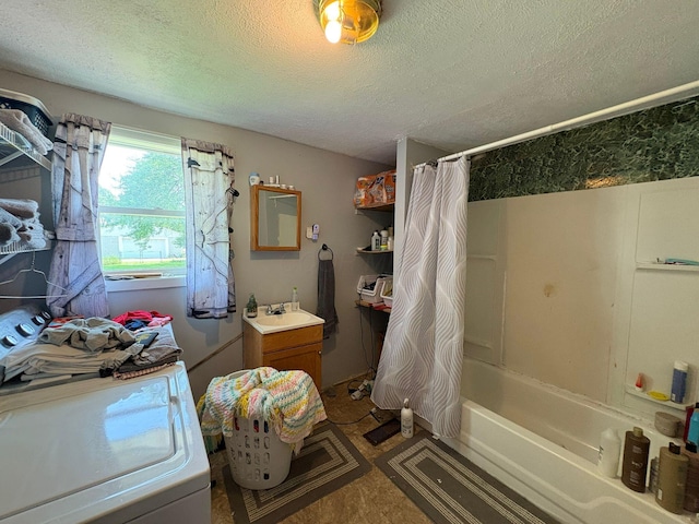 659 E Mark St, Marion, OH 43302 - bathroom featuring a textured ceiling, vanity, and shower / bath combo