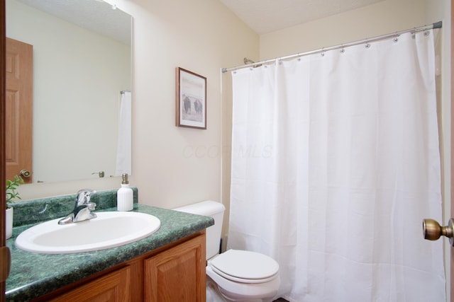 237 Harvard Loop, Delaware, OH 43015 - full bath with vanity and curtained shower