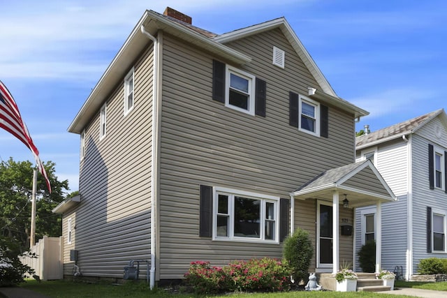 625 E Mulberry St, Lancaster, OH 43130 - traditional home featuring a chimney