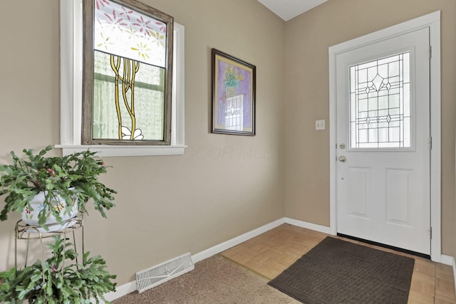 625 E Mulberry St, Lancaster, OH 43130 - entryway featuring baseboards