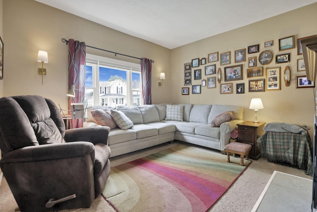625 E Mulberry St, Lancaster, OH 43130 - living area with carpet