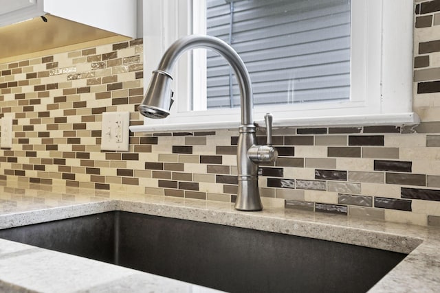 625 E Mulberry St, Lancaster, OH 43130 - kitchen view of backsplash and light stone countertops