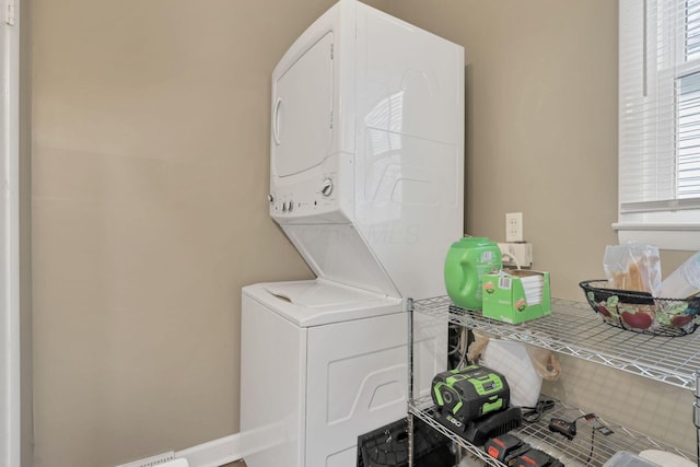 625 E Mulberry St, Lancaster, OH 43130 - laundry area with estacked washer and dryer and healthy amount of natural light