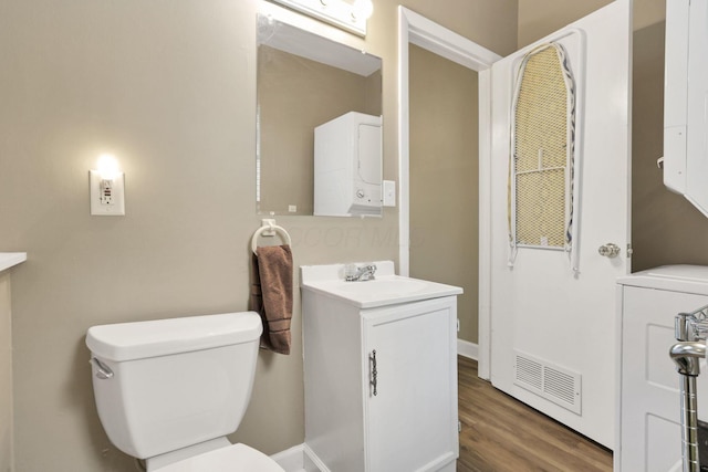 625 E Mulberry St, Lancaster, OH 43130 - half bath with vanity and wood finished floors