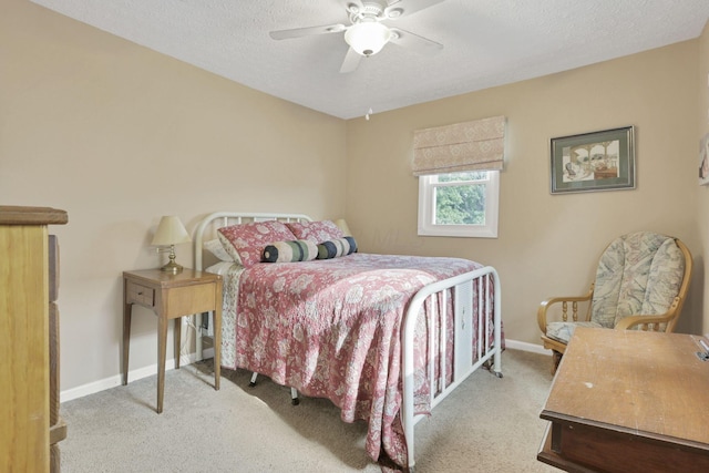 625 E Mulberry St, Lancaster, OH 43130 - bedroom featuring carpet, a textured ceiling, and a ceiling fan