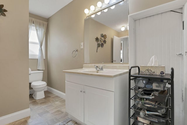 625 E Mulberry St, Lancaster, OH 43130 - bathroom featuring baseboards and vanity
