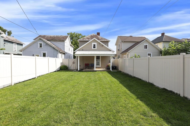 625 E Mulberry St, Lancaster, OH 43130 - rear view of house featuring a fenced backyard and a porch