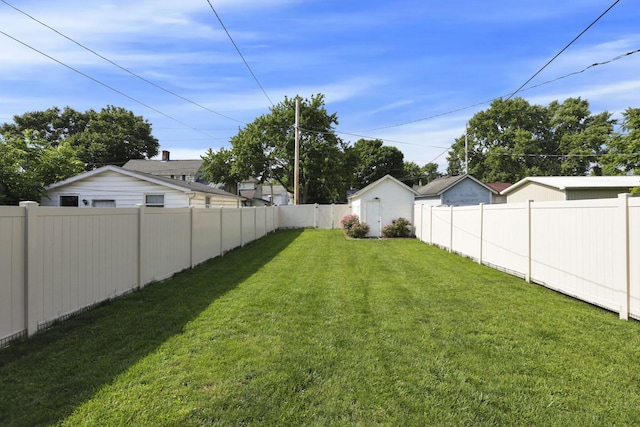 625 E Mulberry St, Lancaster, OH 43130 - fenced backyard featuring a storage unit