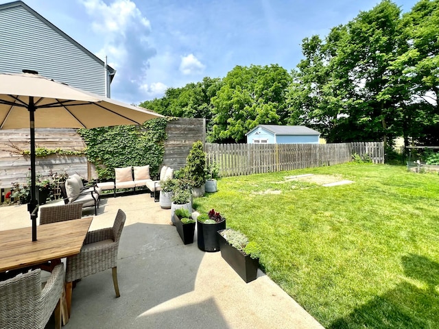 8576 Army Pl, Galloway, OH 43119 - fenced backyard featuring a patio area and an outdoor living space