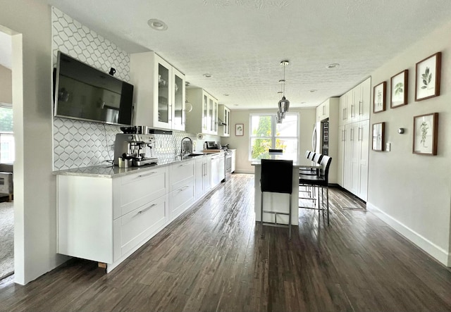 8576 Army Pl, Galloway, OH 43119 - kitchen with stainless steel range, dark wood-style flooring, a center island, and a textured ceiling