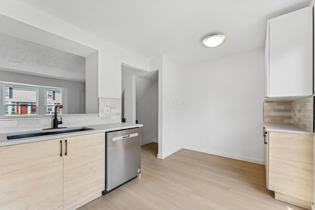 914 Worthington Woods Blvd Unit 11, Columbus, OH 43085 - kitchen featuring dishwasher, tasteful backsplash, light countertops, and light wood-style floors