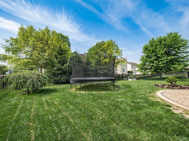 153 Shawnee Dr, Pickerington, OH 43147 - fenced backyard featuring a trampoline