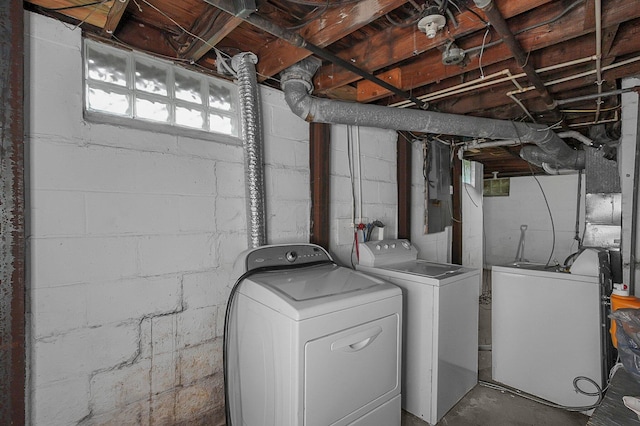 1265 Duxberry Ave, Columbus, OH 43211 - laundry room with washer and dryer
