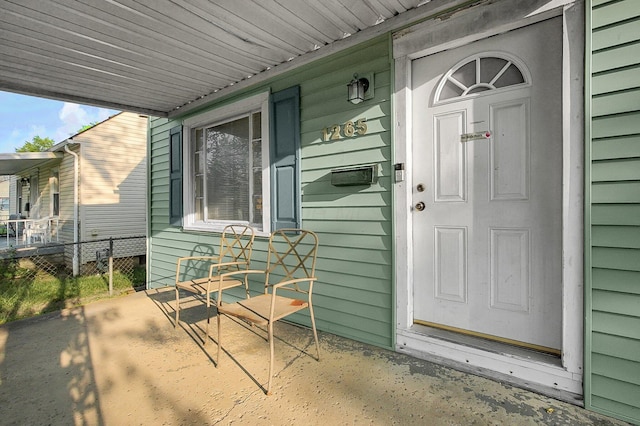 1265 Duxberry Ave, Columbus, OH 43211 - entrance to property featuring a porch
