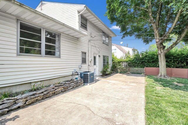 1121 Afton Rd, Columbus, OH 43221 - view of patio featuring concrete driveway