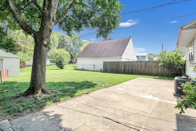 1121 Afton Rd, Columbus, OH 43221 - view of yard with a patio