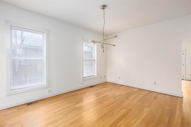 318 Berger Aly, Columbus, OH 43206 - spare room with light wood-type flooring and a chandelier