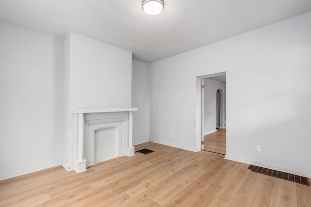 424 S Harris Ave, Columbus, OH 43204 - unfurnished living room with arched walkways and light wood finished floors