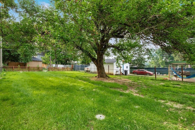424 S Harris Ave, Columbus, OH 43204 - view of yard featuring a playground