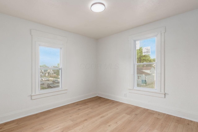 424 S Harris Ave, Columbus, OH 43204 - unfurnished room featuring light wood-style flooring and baseboards
