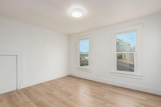 424 S Harris Ave, Columbus, OH 43204 - unfurnished room with light wood-style flooring and baseboards