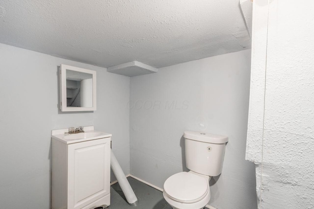 424 S Harris Ave, Columbus, OH 43204 - bathroom with vanity and a textured ceiling