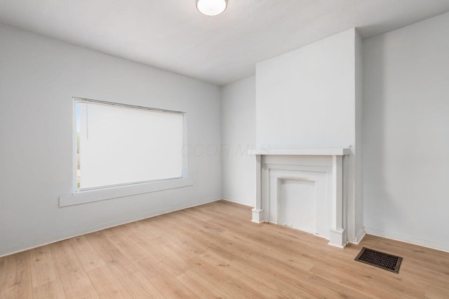 424 S Harris Ave, Columbus, OH 43204 - unfurnished living room featuring wood finished floors